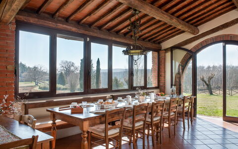 Villa Felciai: Tabelle, Möbel, Eigentum, Himmel, Stuhl, Holz, Interior Design, Schatten, Pflanze