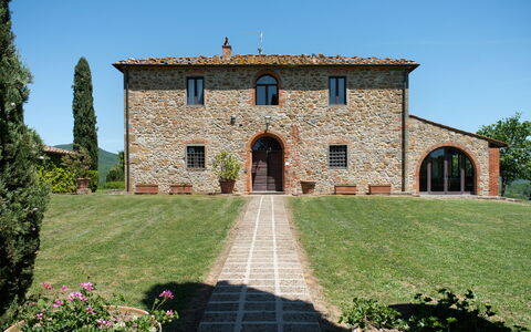 Villa Felciai: Pflanze, Himmel, Eigentum, Fenster, Gebäude, Baum, Gras, Backstein, Tür, Wand