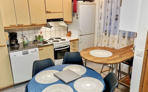 Ruka-Ihtinki 4 a 3: Möbel, Flooring, Holz, Fussboden, Interior Design, Küche, Major Appliance, Küchengerät, Zimmer, Beleuchtung