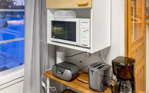 Ruka-Ihtinki 4 a 3: Elektronisches Gerät, Küchengerät, Interior Design, Haushaltsgerät, Kleingeräte, Major Appliance, Beleuchtung, Zimmer, Möbel, Küche