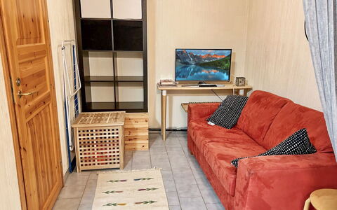Ruka-Ihtinki 4 a 3: Möbel, Flooring, Fussboden, Interior Design, Holz, Zimmer, Textil, Couch, Beleuchtung, Wohnzimmer