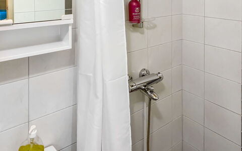 Ruka-Ihtinki 4 a 3: Armatur, Badezimmer, Installation, Fliese, Dusche, Zapfhahn, Duschkopf