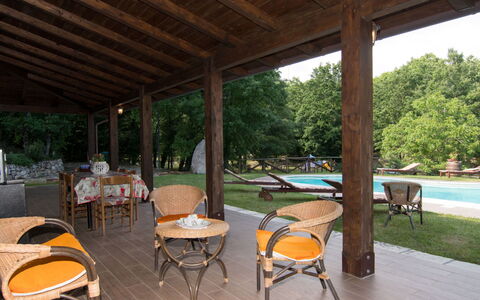 Domus Incantada: Eigentum, Gebäude, Terrasse, Haus, Grundeigentum, Zimmer, Veranda, Möbel, Tabelle, Interior Design