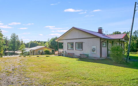 Villa Kaisla: Möbel, Interior Design, Flooring, Fussboden, Tabelle, Decke, Küche & Esszimmer Tisch, Beleuchtung, Stuhl, Zuhause