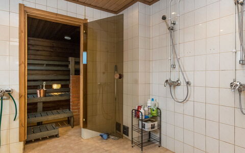 Villa Kaisla: Möbel, Interior Design, Flooring, Fussboden, Tabelle, Decke, Küche & Esszimmer Tisch, Beleuchtung, Stuhl, Zuhause