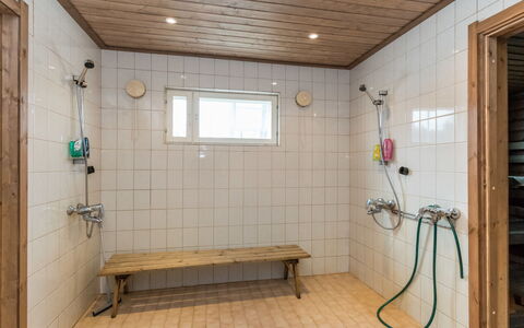 Villa Kaisla: Möbel, Interior Design, Flooring, Fussboden, Tabelle, Decke, Küche & Esszimmer Tisch, Beleuchtung, Stuhl, Zuhause