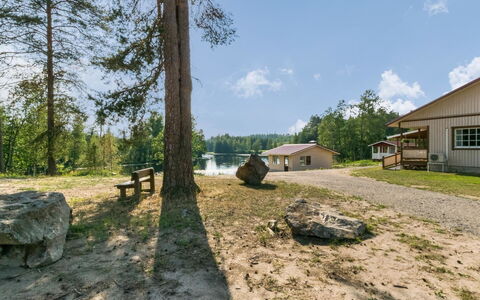 Villa Kaisla: Baum, Natürlichen Umgebung, Landschaft, Grundstueck, Hütte, Ländliches Gebiet, Blockhaus, Reservoir, Wald, Hütte