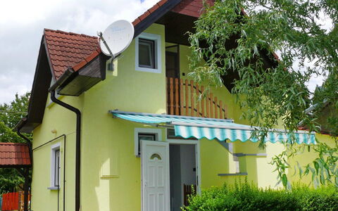 Michael: Pflanze, Gebäude, Wolke, Eigentum, Fenster, Himmel, Haus, Baum, Die Architektur