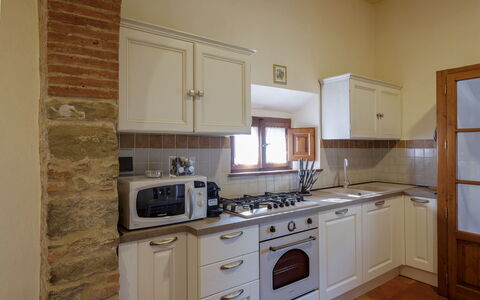 Villa i Cocciai: Zimmer, Eigentum, Küche, Cabinetry, Möbel, Countertop, Gebäude, Haus, Fussboden, Major Appliance