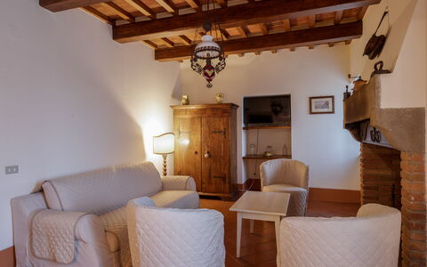 Villa i Cocciai: Zimmer, Eigentum, Möbel, Gebäude, Interior Design, Haus, Wohnzimmer, Decke, Grundeigentum, Tabelle