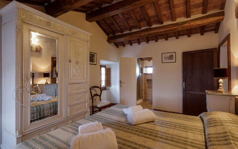 Villa i Cocciai: Eigentum, Zimmer, Gebäude, Schlafzimmer, Möbel, Interior Design, Suite, Haus, Decke, Grundeigentum
