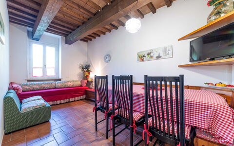 Ca Maggetti: Möbel, Gebäude, Holz, Bilderrahmen, Couch, Fenster, Interior Design, Pflanze, Fussboden, Wohnzimmer