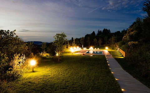 Ca Maggetti: Himmel, Nacht, Licht, Beleuchtung, Baum, Abend, Landschaft, Wolke, Gras, Horizont