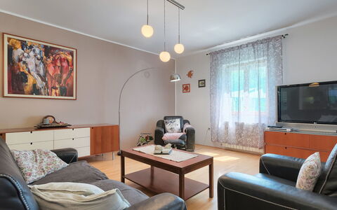 Corina: Zimmer, Möbel, Interior Design, Eigentum, Wohnzimmer, Gebäude, Fussboden, Grundeigentum, Decke, Wand