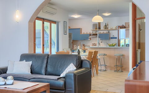 Corina: Tabelle, Möbel, Couch, Eigentum, Azurblau, Komfort, Interior Design, Holz, Studio Couch, Schatten