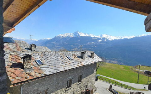 Maison chez Nous: Berg, Bergforms, Gebirge, Eigentum, Alpen, Himmel, Wand, Dach, Bergstation, Gebäude