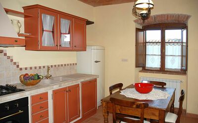 Botticelli: Zimmer, Möbel, Eigentum, Cabinetry, Countertop, Haus, Küche, Gebäude, Interior Design, Fussboden