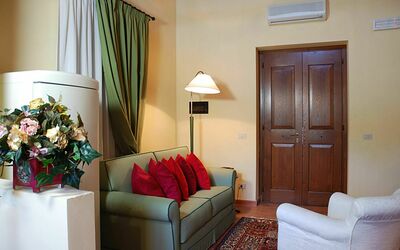 Collodi: Zimmer, Möbel, Wohnzimmer, Interior Design, Eigentum, Couch, Suite, Wand, Zuhause, Haus