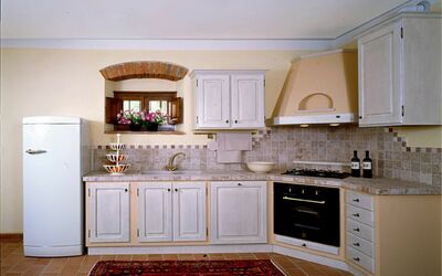 Giotto: Cabinetry, Countertop, Zimmer, Küche, Möbel, Eigentum, Interior Design, Fliese, Fussboden, Haus