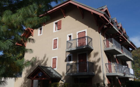 Les Erables: Gebäude, Eigentum, Himmel, Fenster, Pflanze, Haus, Baum, Nachbarschaft, Wohngebiet, Fassade