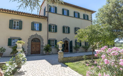 Villa Ivana - Cortona: Eigentum, Gebäude, Haus, Grundeigentum, Zuhause, Estate, Villa, Villa, Nachbarschaft, Baum