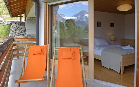 Mürren 300: Pflanze, Eigentum, Gebäude, Azurblau, Holz, Schatten, Die Architektur, Interior Design, Komfort, Baum