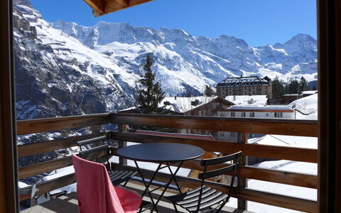Mürren 300: Berg, Bergforms, Schnee, Himmel, Eigentum, Natürliche Landschaft, Zimmer, Gebirge, Winter, Tabelle