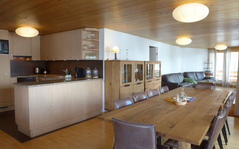 Mürren 300: Zimmer, Gebäude, Eigentum, Möbel, Countertop, Interior Design, Fussboden, Decke, Küche, Beleuchtung