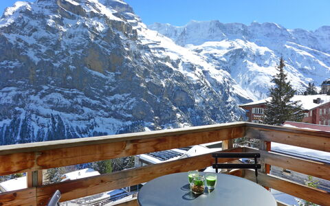 Mürren 300: Himmel, Berg, Schnee, Tabelle, Möbel, Eigentum, Weiss, Licht, Natur, Gartenmöbel