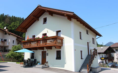 Schloßmühle: Himmel, Gebäude, Pflanze, Fenster, Haus, Baum, Tür, Fassade, Dach, Hütte