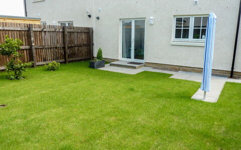 Devonvale Place: Rasen, Gras, Eigentum, Garten, Hinterhof, Grundstueck, Garten, Kunstrasen, Graspflanze, Haus