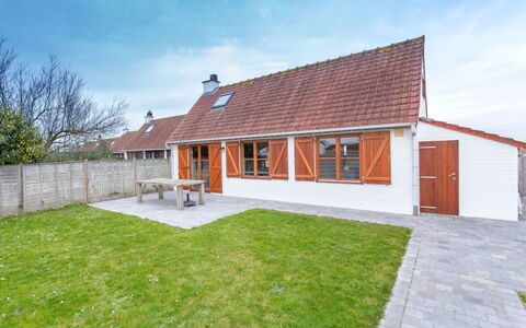 De Haan 220: Wolke, Gebäude, Himmel, Pflanze, Fenster, Haus, Holz, Baum, Grundstueck, Gras