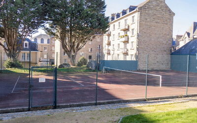 Dinard 188: Gebäude, Himmel, Eigentum, Fenster, Pflanze, Strassenbelag, Haus, Zaun, Baum, Grundstueck