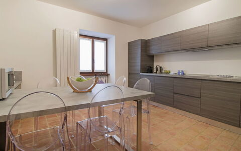 Cantiniere: Eigentum, Zimmer, Möbel, Fussboden, Interior Design, Grundeigentum, Gebäude, Haus, Küche, Tabelle