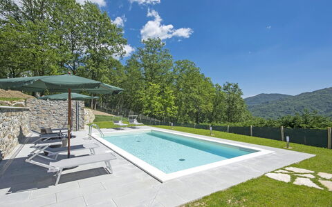 Cantiniere: Eigentum, Schwimmbad, Haus, Grundeigentum, Estate, Gras, Zuhause, Gebäude, Freizeit, Die Architektur