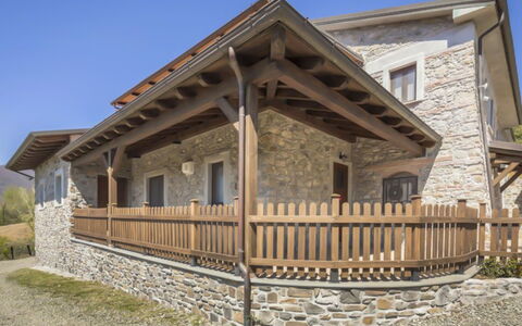 Cantiniere: Himmel, Fenster, Gebäude, Pflanze, Holz, Veranda, Haus, Grundstueck, Zaun, Abstellgleis