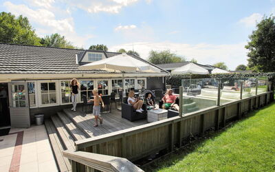 Aalst 102: Eigentum, Himmel, Gebäude, Freizeit, Grundeigentum, Tourismus, Die Architektur, Haus, Urlaub, Restaurant