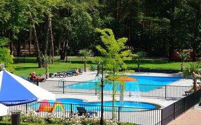 Lunteren 104: Schwimmbad, Freizeit, Freizeitzentrum, Baum, Grundeigentum, Erholung, Urlaub, Schatten, Gebäude, Rechteck