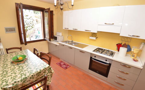 Agli Olivi: Zimmer, Eigentum, Countertop, Möbel, Küche, Gebäude, Interior Design, Fussboden, Cabinetry, Haus