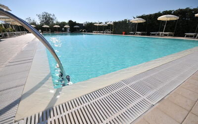 Lido Degli Estensi: Schwimmbad, Eigentum, Resort, Freizeit, Grundeigentum, Urlaub, Gebäude, Die Architektur, Freizeitzentrum, Hotel