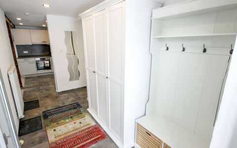 Pians 115: Zimmer, Eigentum, Fussboden, Haus, Wand, Gebäude, Grundeigentum, Möbel, Interior Design, Decke