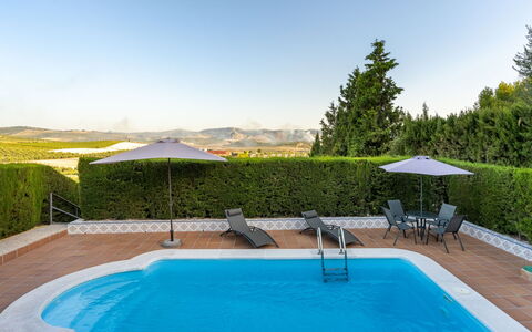 Villa San Vicente: Wasser, Himmel, Eigentum, Pflanze, Schwimmbad, Grün, Schatten, Azurblau, Gewässer, Die Architektur