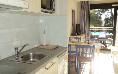 La Marina: Eigentum, Zimmer, Sinken, Küche, Gebäude, Möbel, Interior Design, Grundeigentum, Haus, Countertop