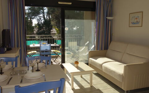 La Marina: Zimmer, Eigentum, Möbel, Wohnzimmer, Interior Design, Gebäude, Grundeigentum, Fussboden, Tabelle, Haus