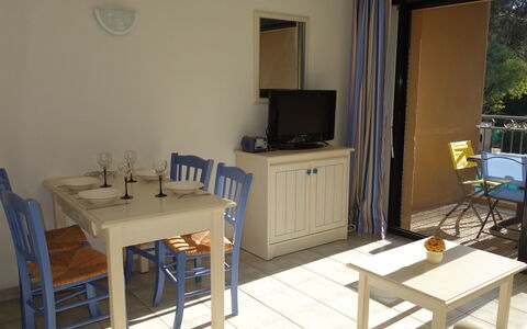 La Marina: Zimmer, Eigentum, Möbel, Haus, Tabelle, Gebäude, Interior Design, Fussboden, Grundeigentum, Stuhl