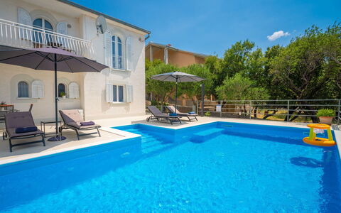 My Day House: Eigentum, Schwimmbad, Gebäude, Grundeigentum, Haus, Freizeit, Villa, Estate, Urlaub, Zuhause