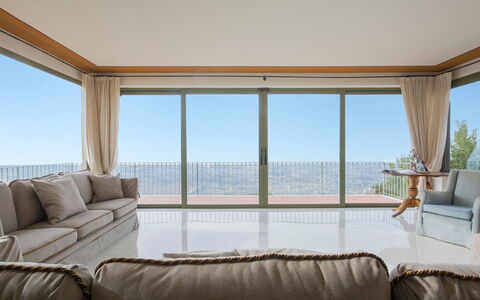 Delfina: Zimmer, Möbel, Eigentum, Interior Design, Wohnzimmer, Haus, Gebäude, Die Architektur, Fenster, Decke