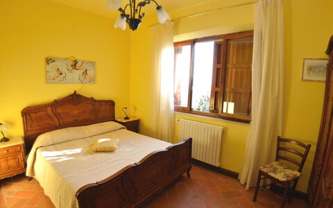Aurora: Möbel, Bett, Schlafzimmer, Zimmer, Bettdecke, Eigentum, Bettrahmen, Fussboden, Interior Design, Matratze