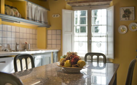 Borgo Antico Marina: Zimmer, Eigentum, Möbel, Interior Design, Gelb, Zuhause, Gebäude, Esszimmer, Grundeigentum, Haus
