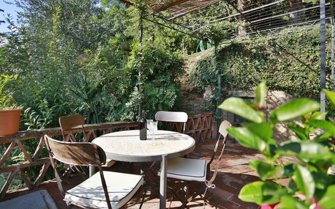Borgo Antico Paolo: Eigentum, Garten, Möbel, Hinterhof, Terrasse, Haus, Grundeigentum, Garten, Botanik, Tabelle